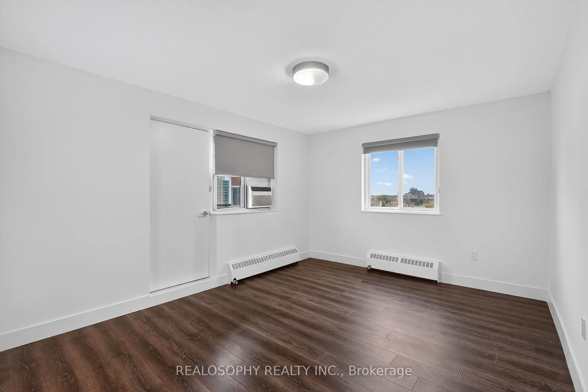 15 Elizabeth Street N, #905