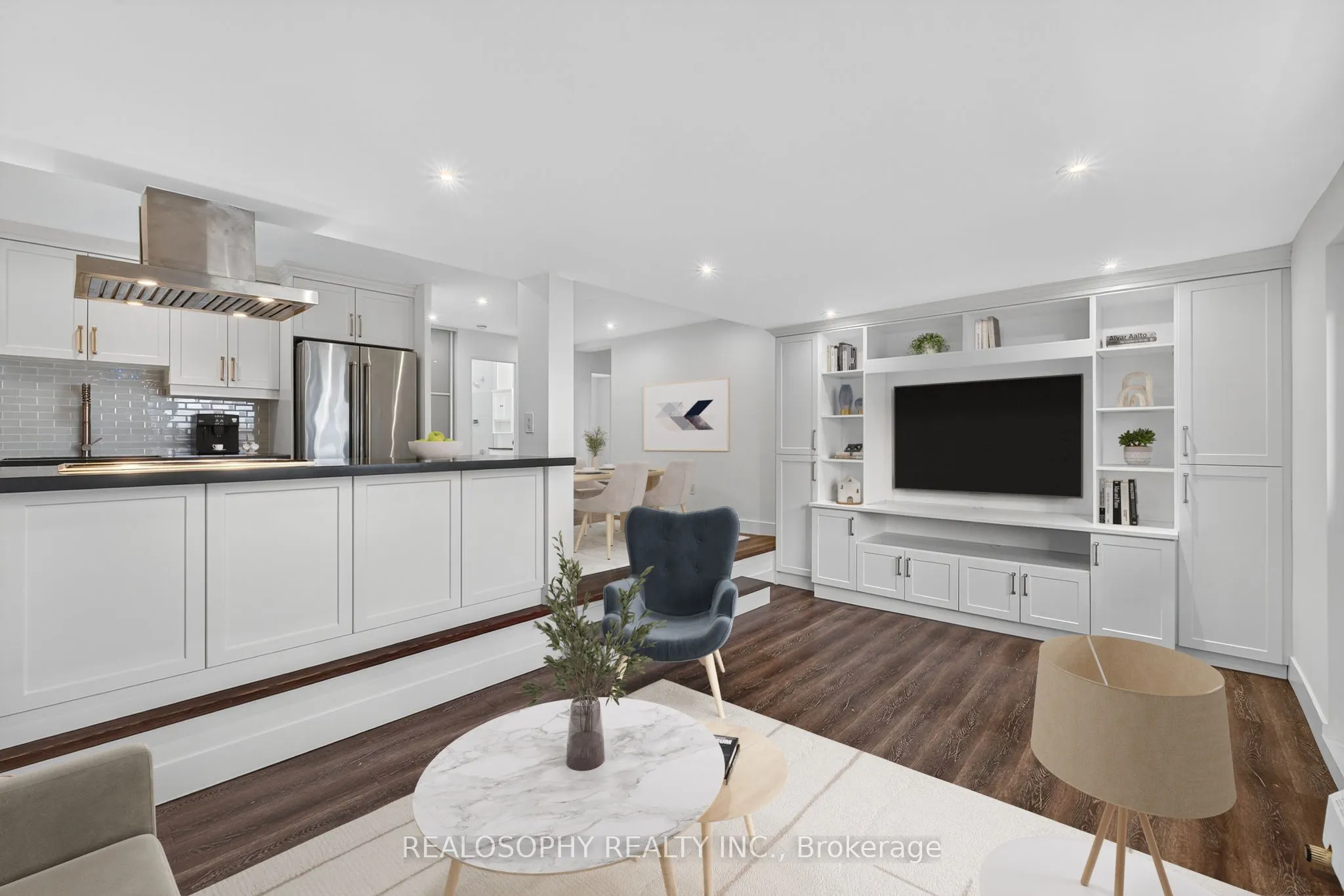 15 Elizabeth Street N, #905