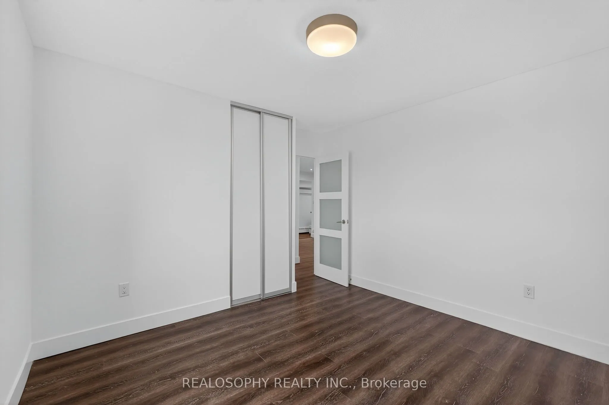 15 Elizabeth Street N, #905