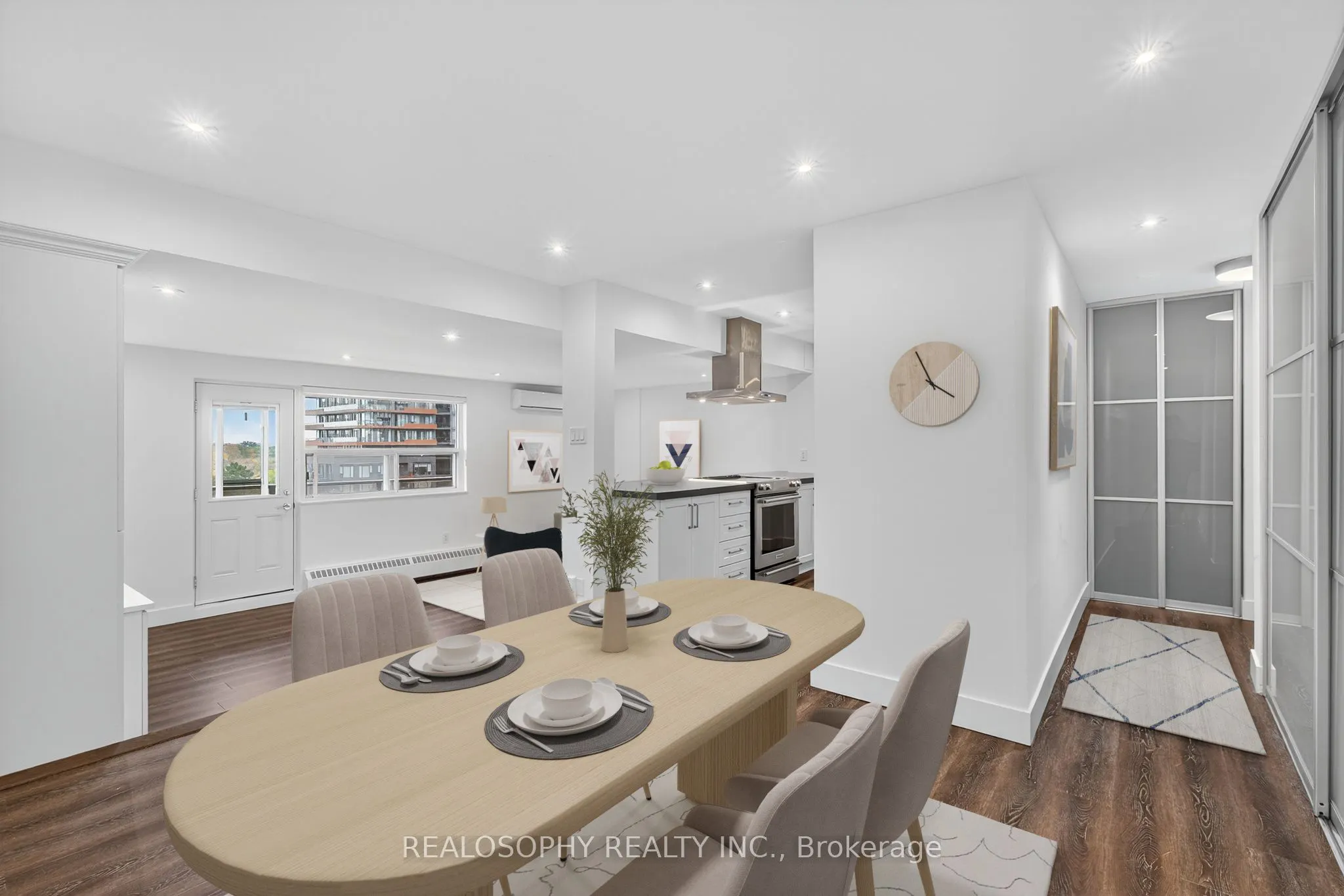 15 Elizabeth Street N, #905