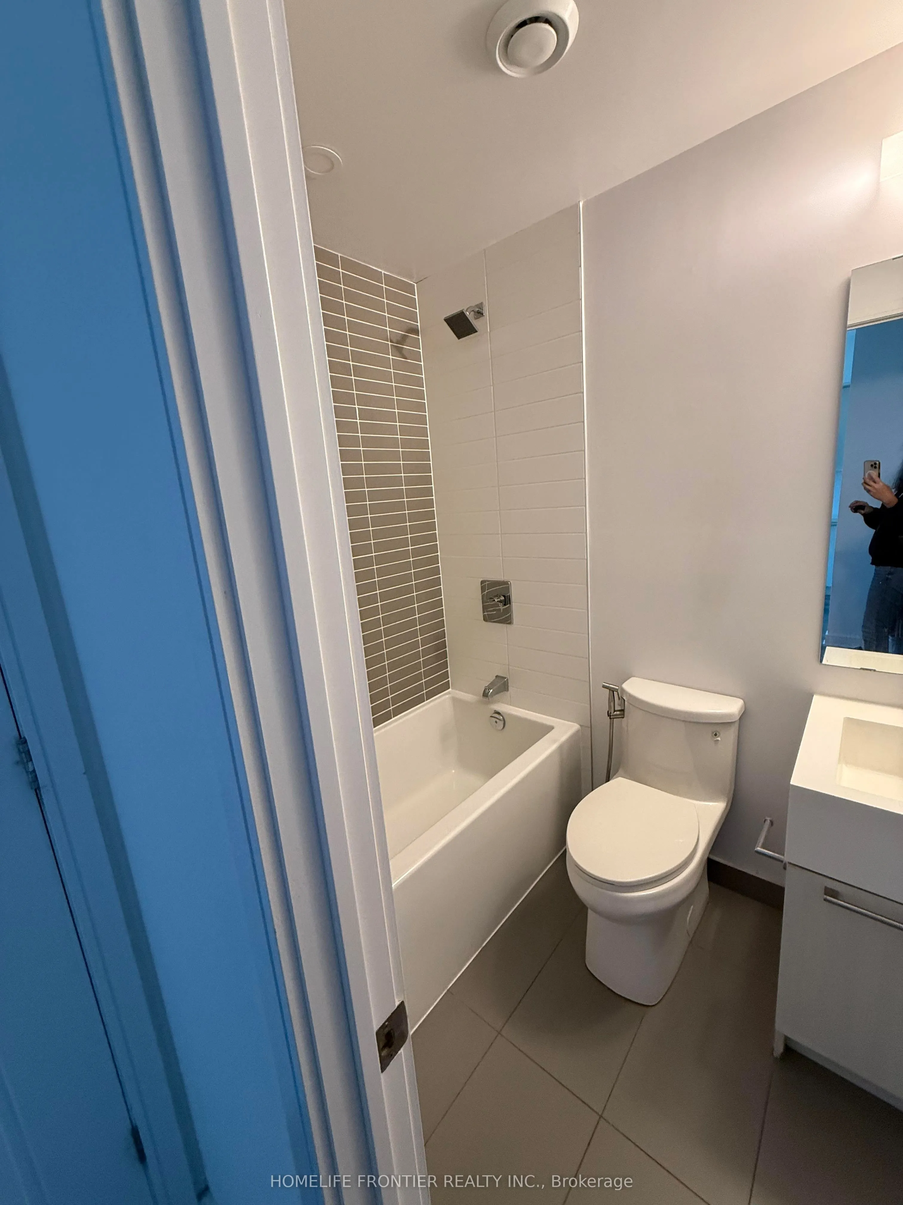 25 Neighbourhood Lane, #909