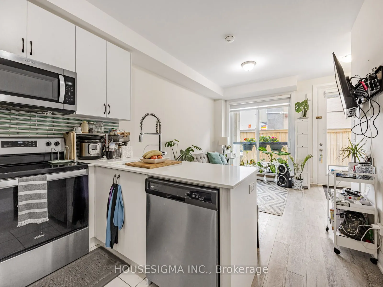 713 Lawrence Avenue W, #5