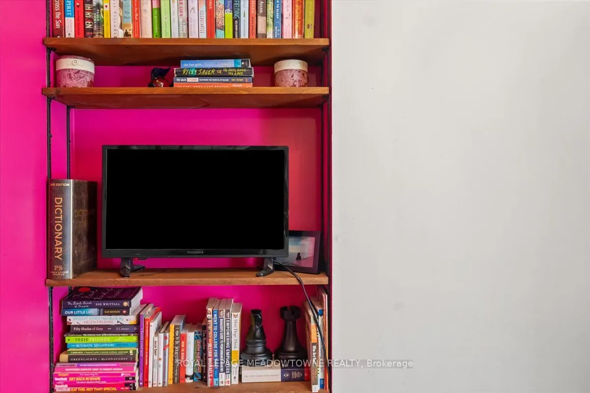 220 Burnhamthorpe Road W, #914