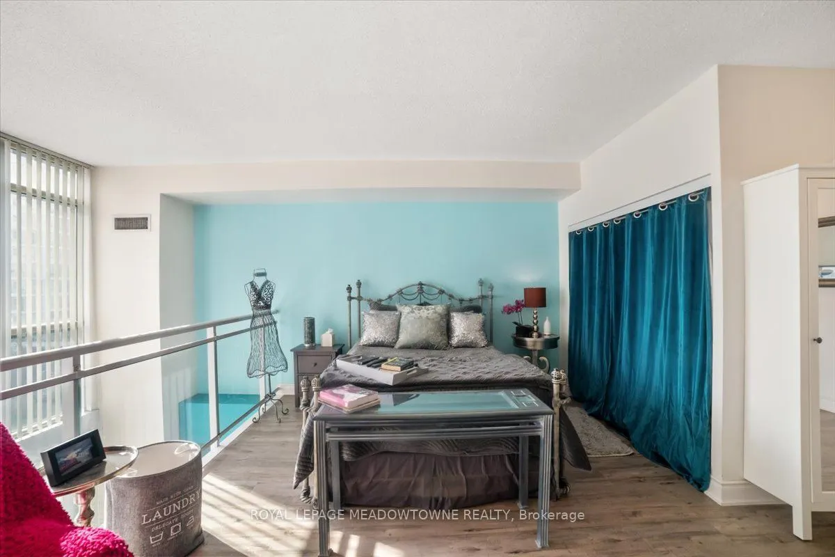 220 Burnhamthorpe Road W, #914