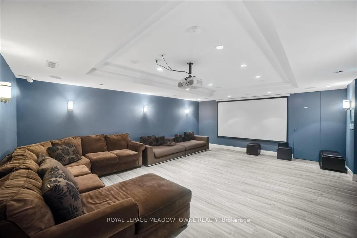 220 Burnhamthorpe Road W, #914