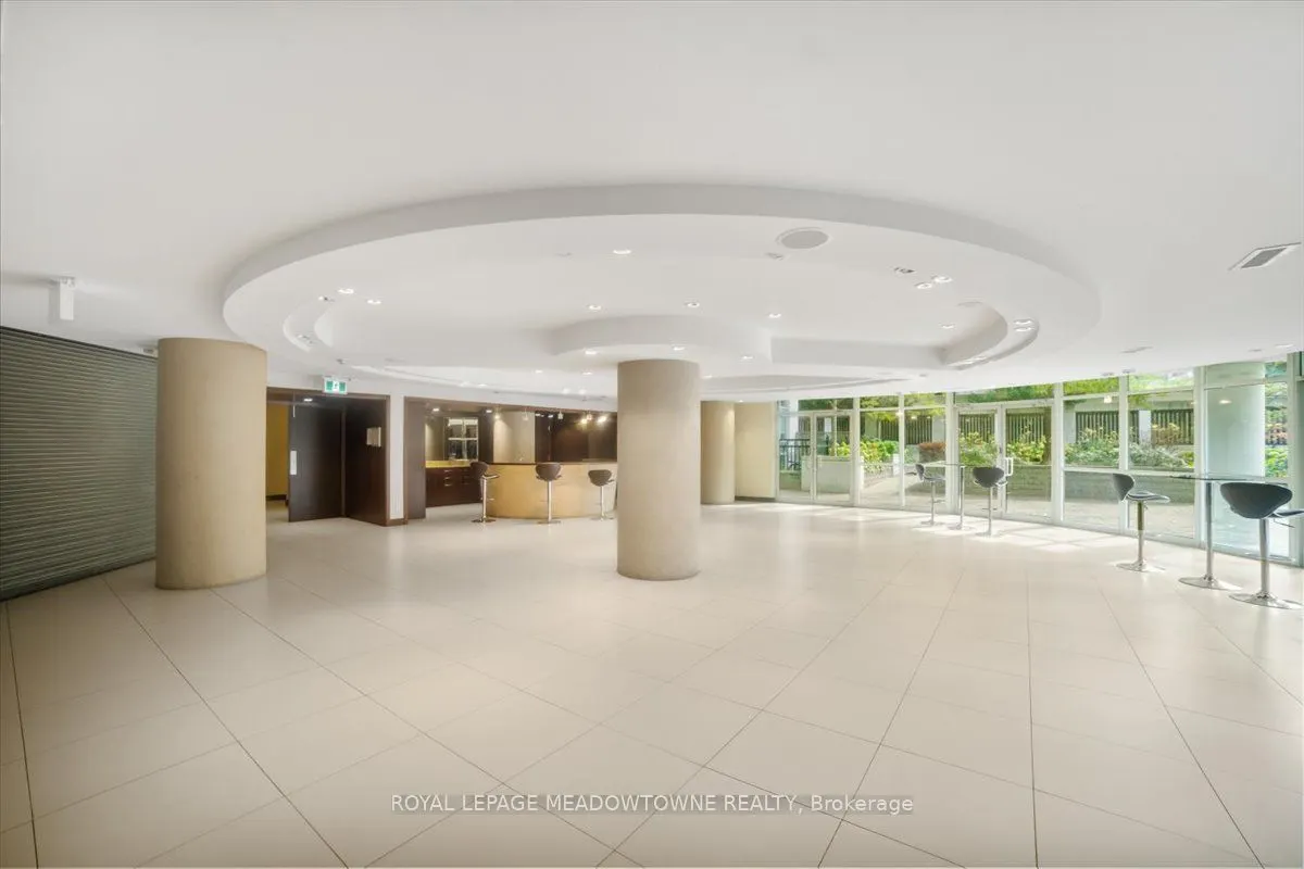 220 Burnhamthorpe Road W, #914