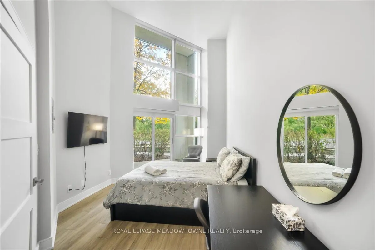 220 Burnhamthorpe Road W, #914