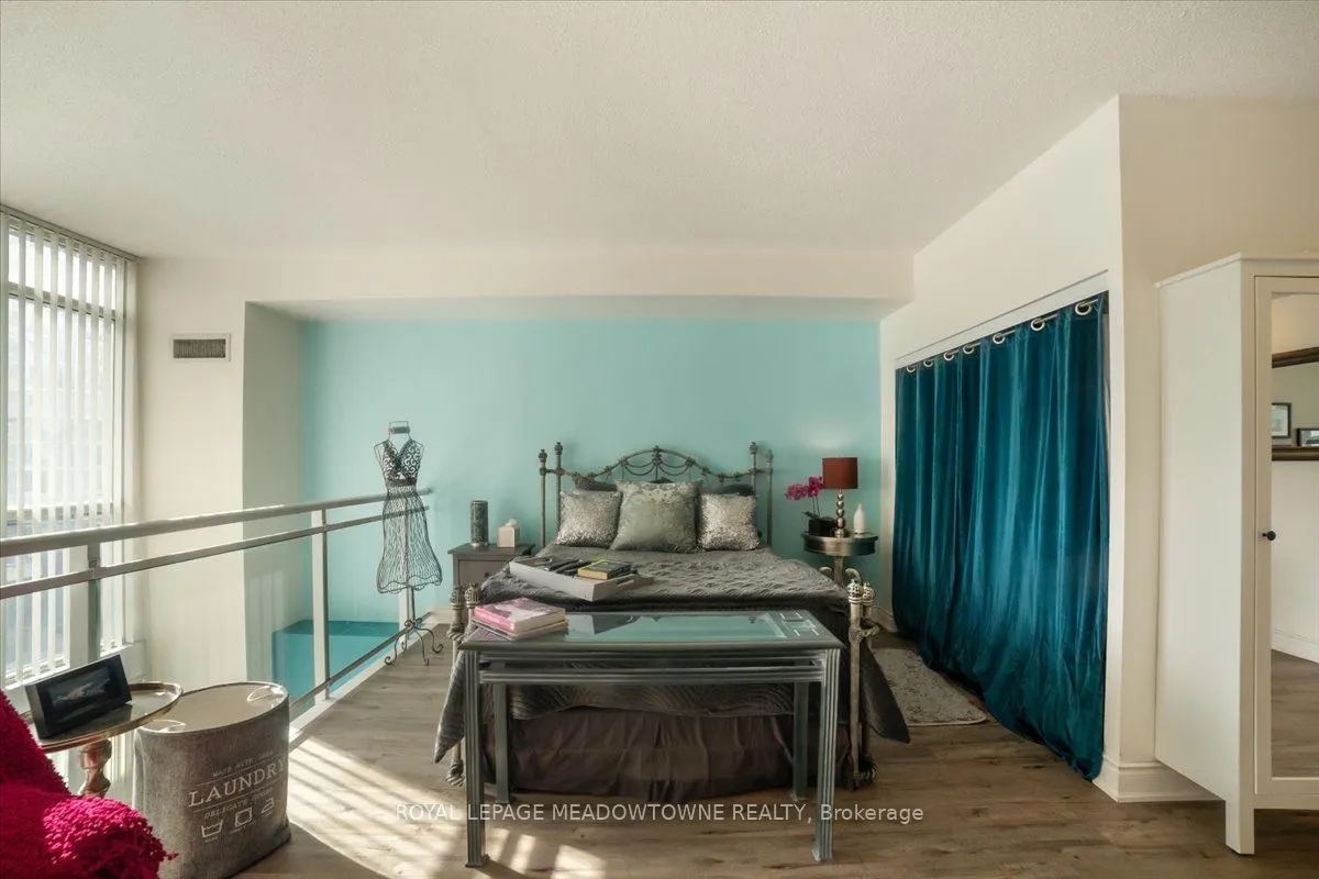 220 Burnhamthorpe Road W, #914