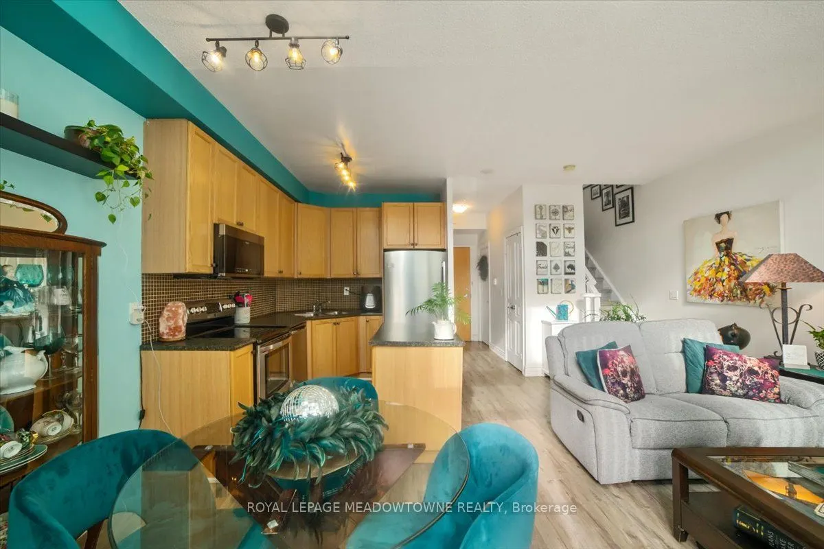 220 Burnhamthorpe Road W, #914