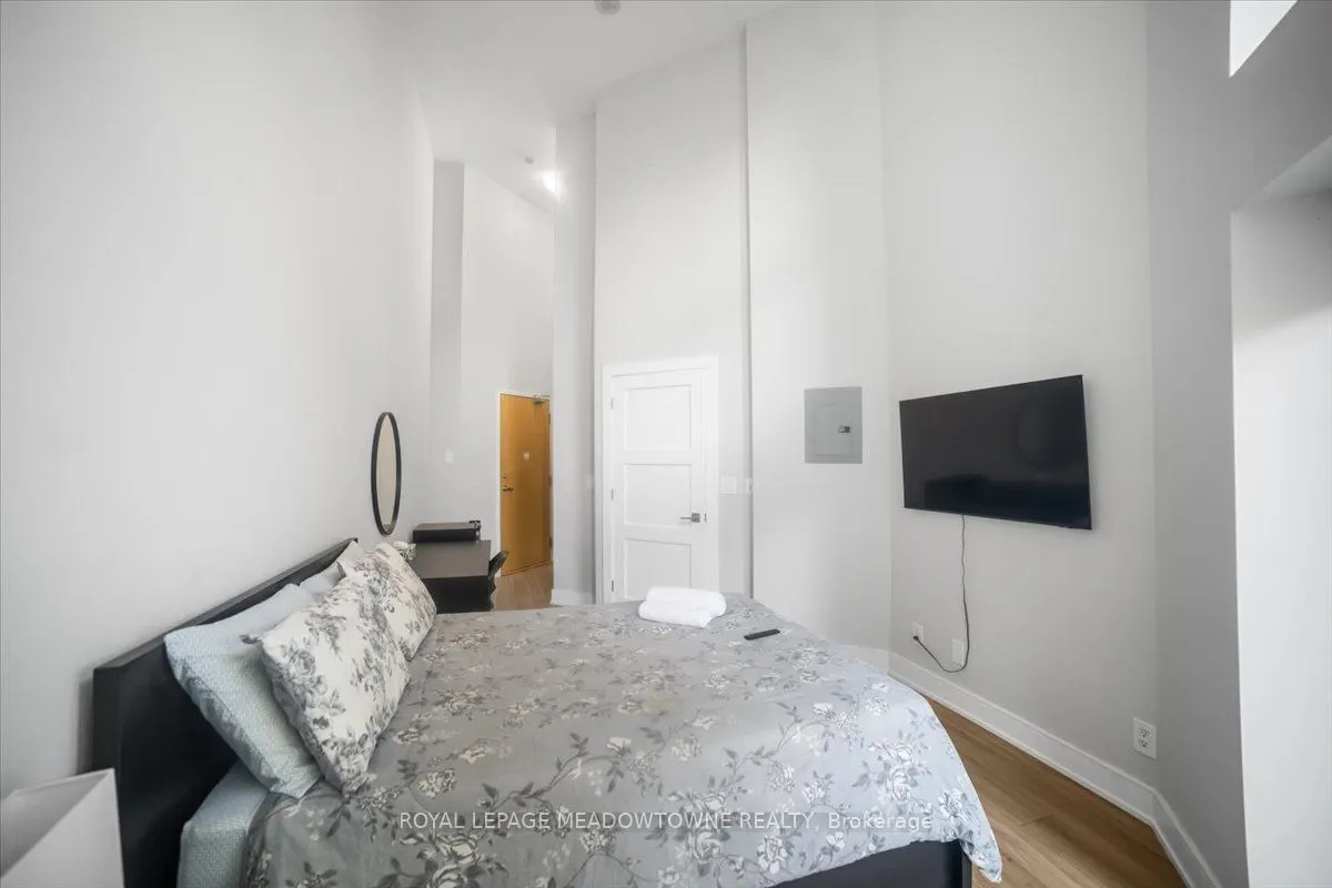 220 Burnhamthorpe Road W, #914