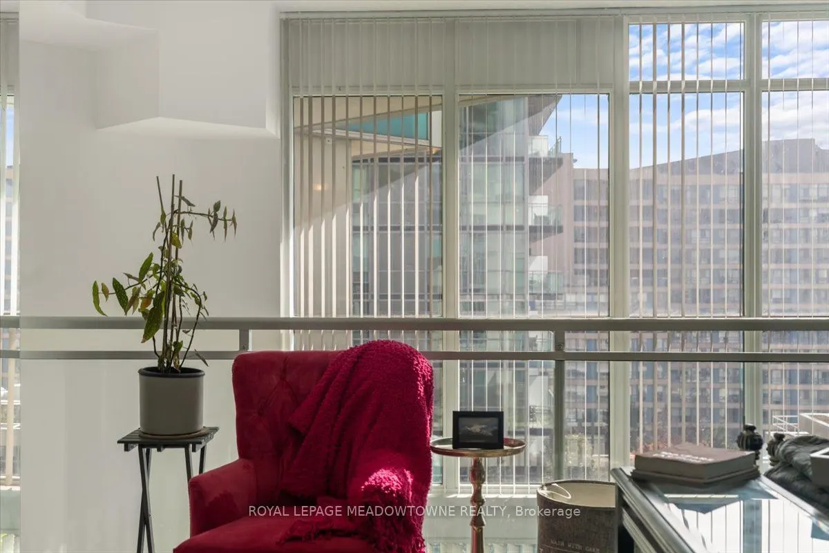 220 Burnhamthorpe Road W, #914