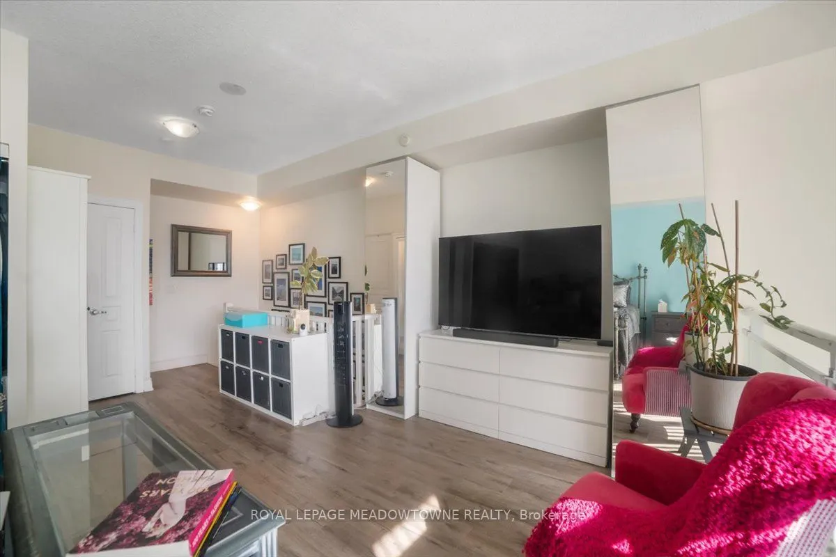 220 Burnhamthorpe Road W, #914