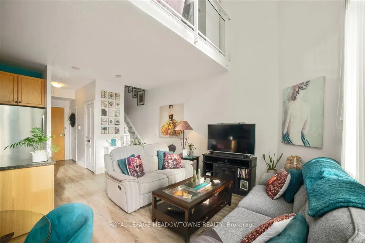 220 Burnhamthorpe Road W, #914