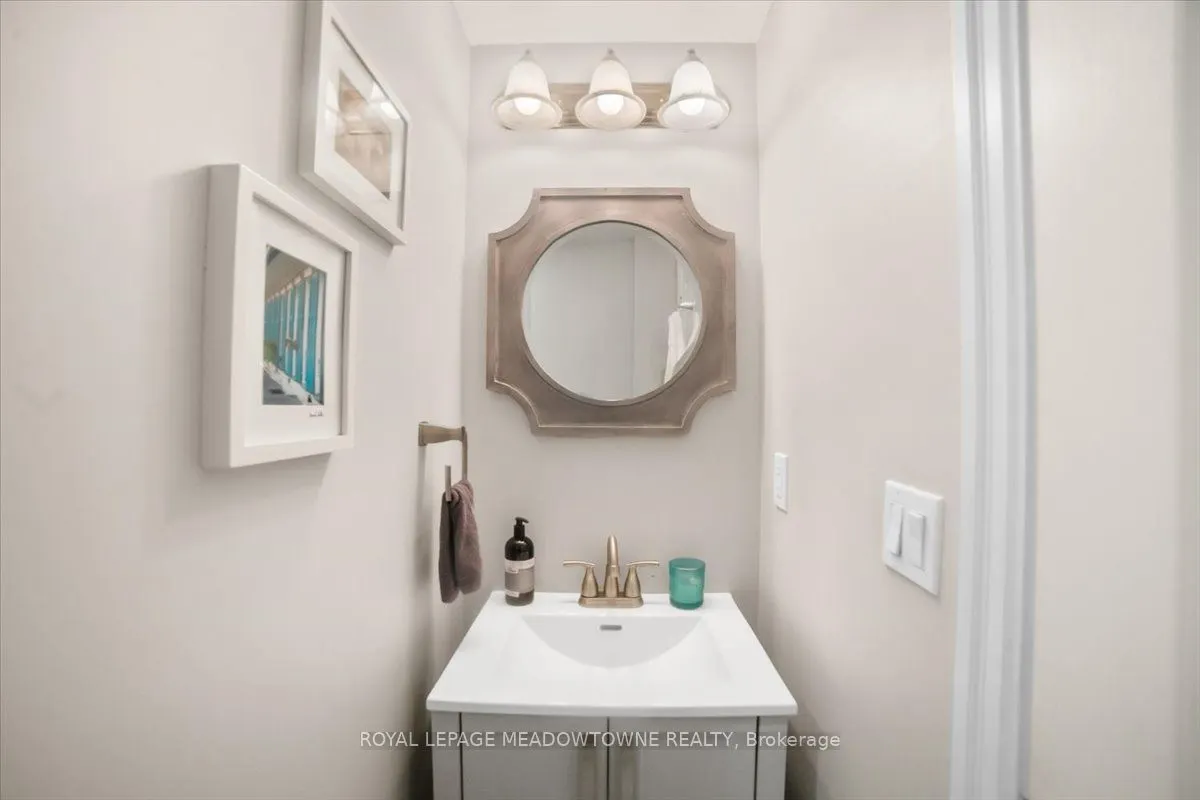 220 Burnhamthorpe Road W, #914