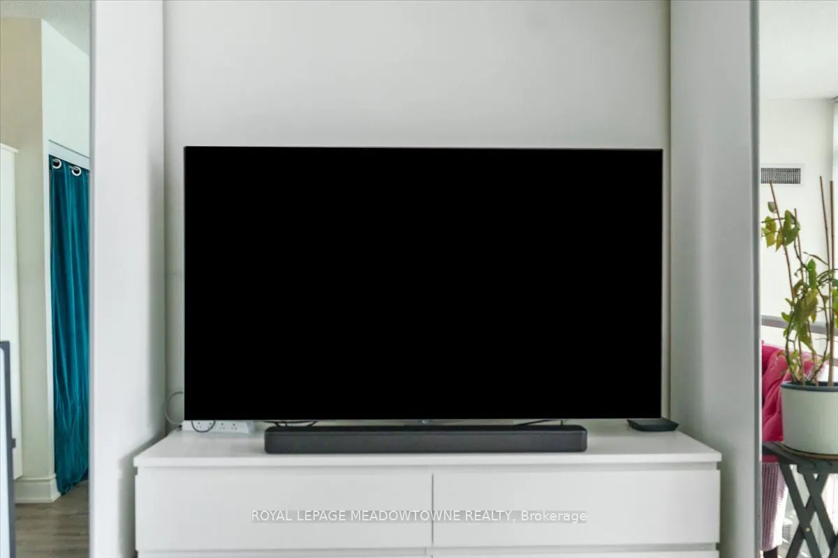 220 Burnhamthorpe Road W, #914