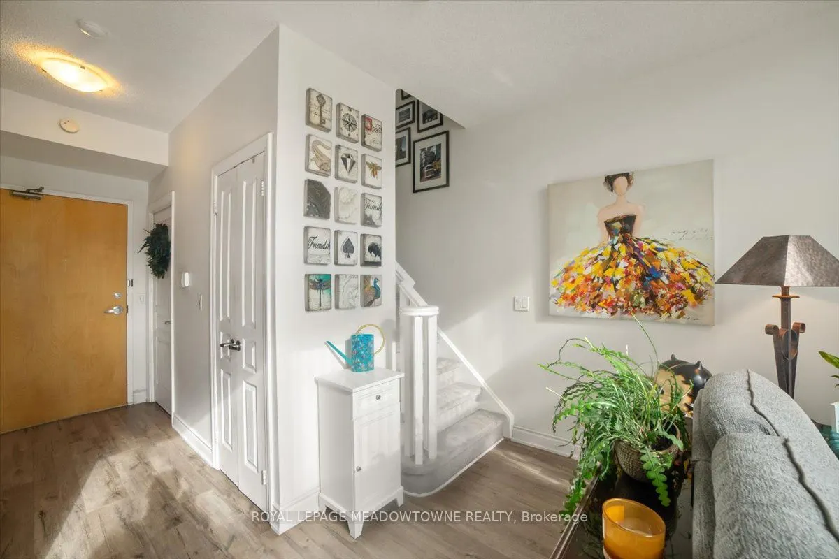 220 Burnhamthorpe Road W, #914