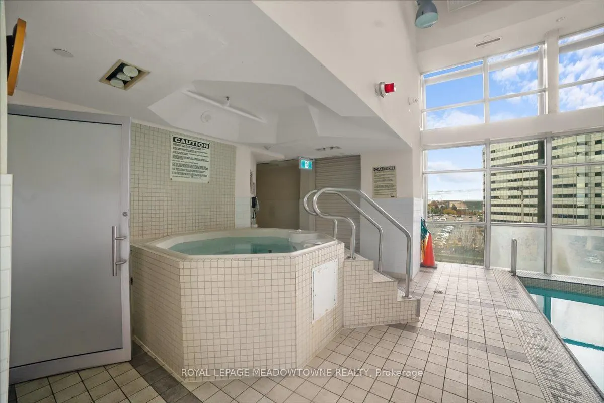 220 Burnhamthorpe Road W, #914