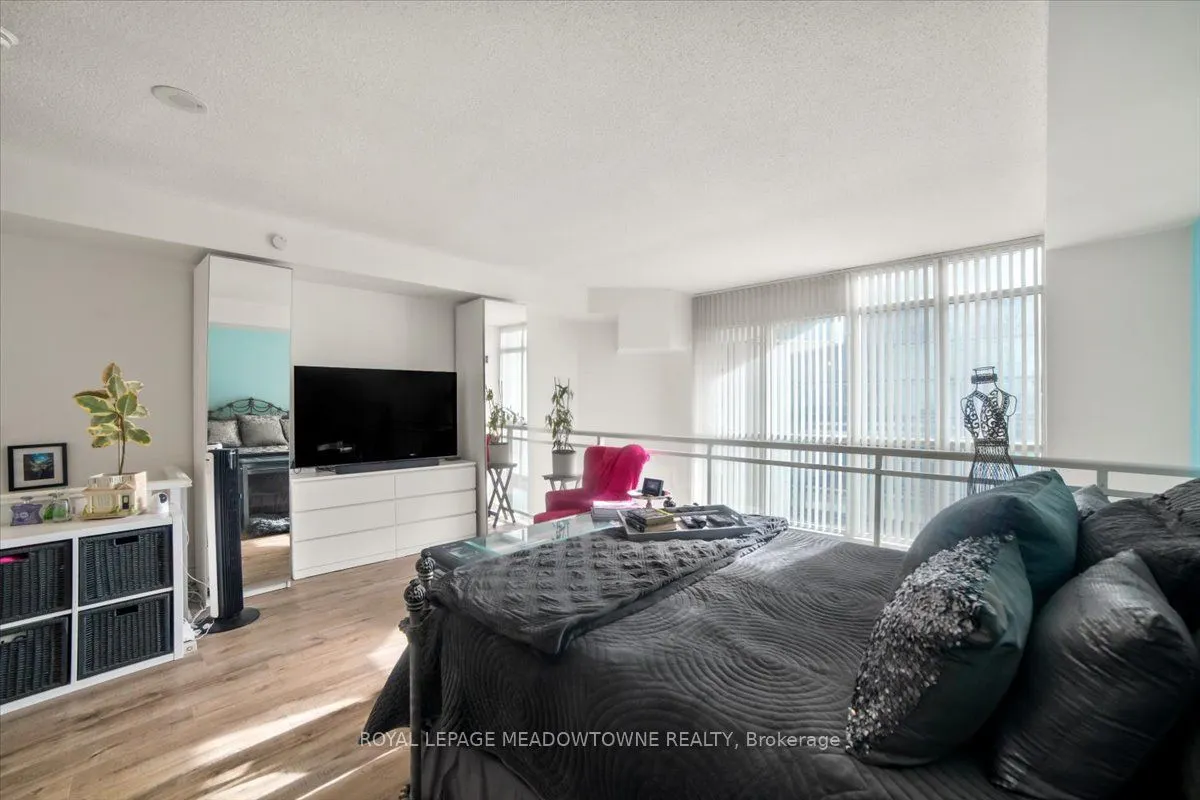 220 Burnhamthorpe Road W, #914