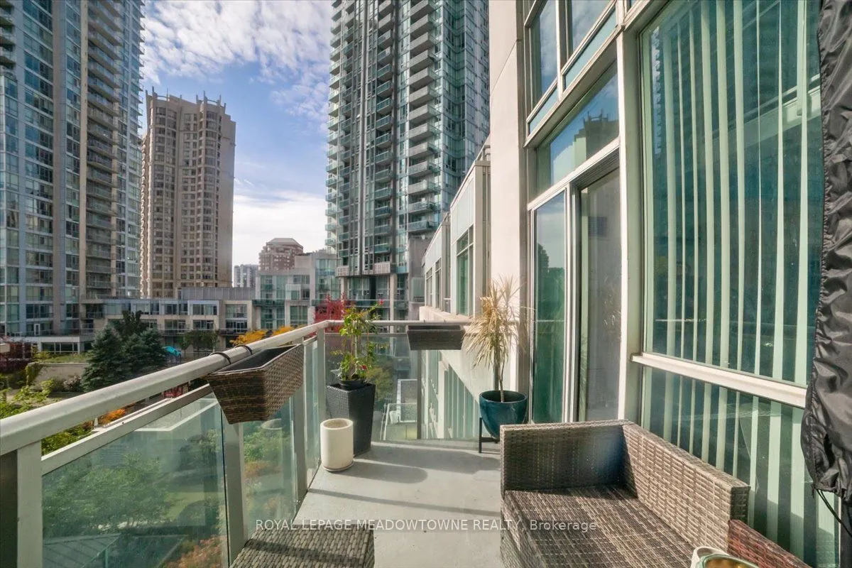 220 Burnhamthorpe Road W, #914