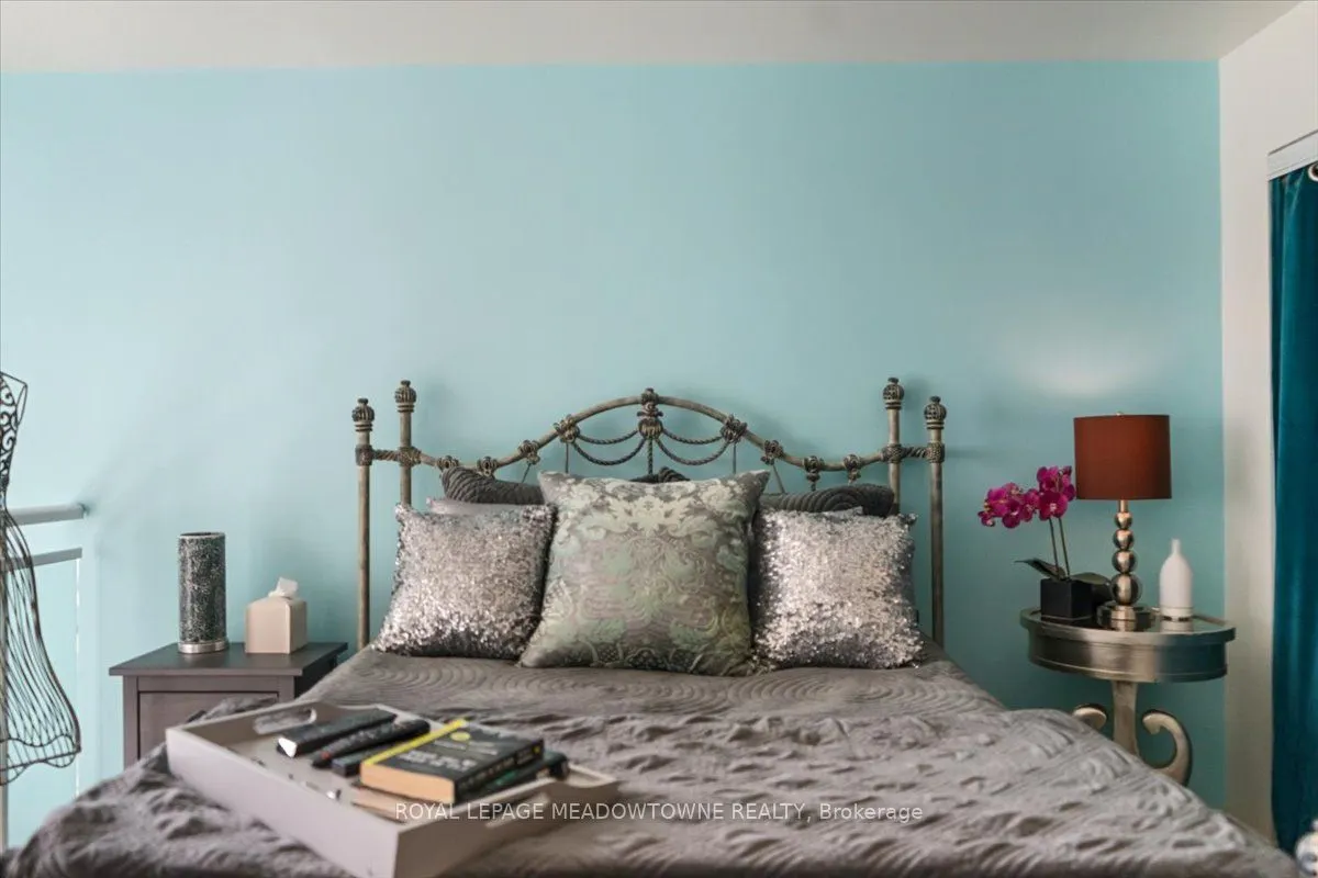 220 Burnhamthorpe Road W, #914