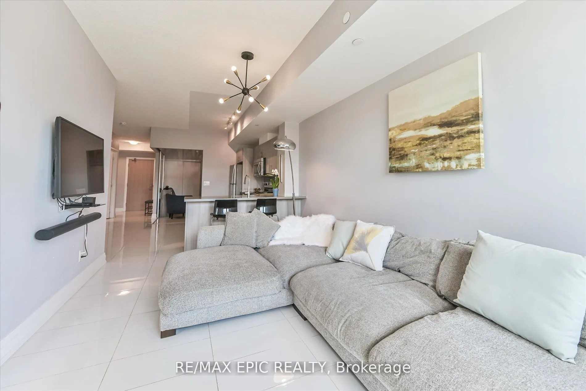 16 McAdam Avenue, #204