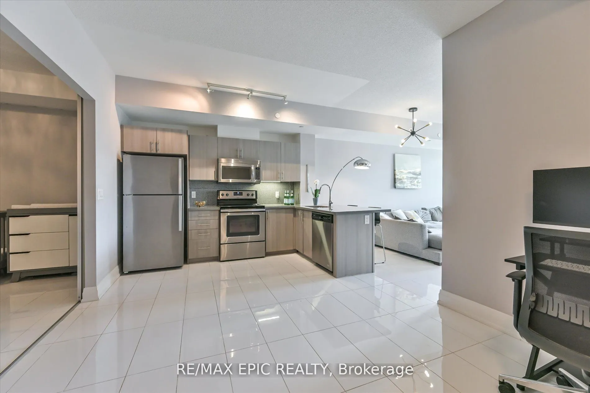 16 McAdam Avenue, #204