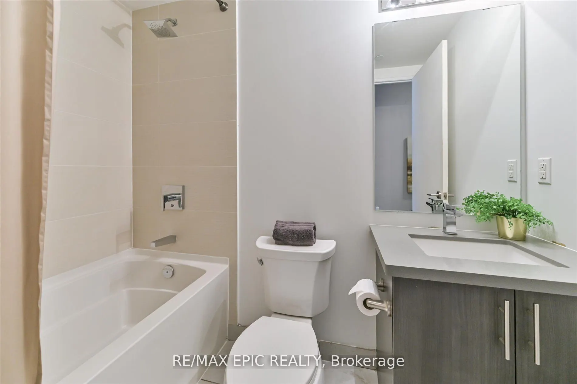 16 McAdam Avenue, #204