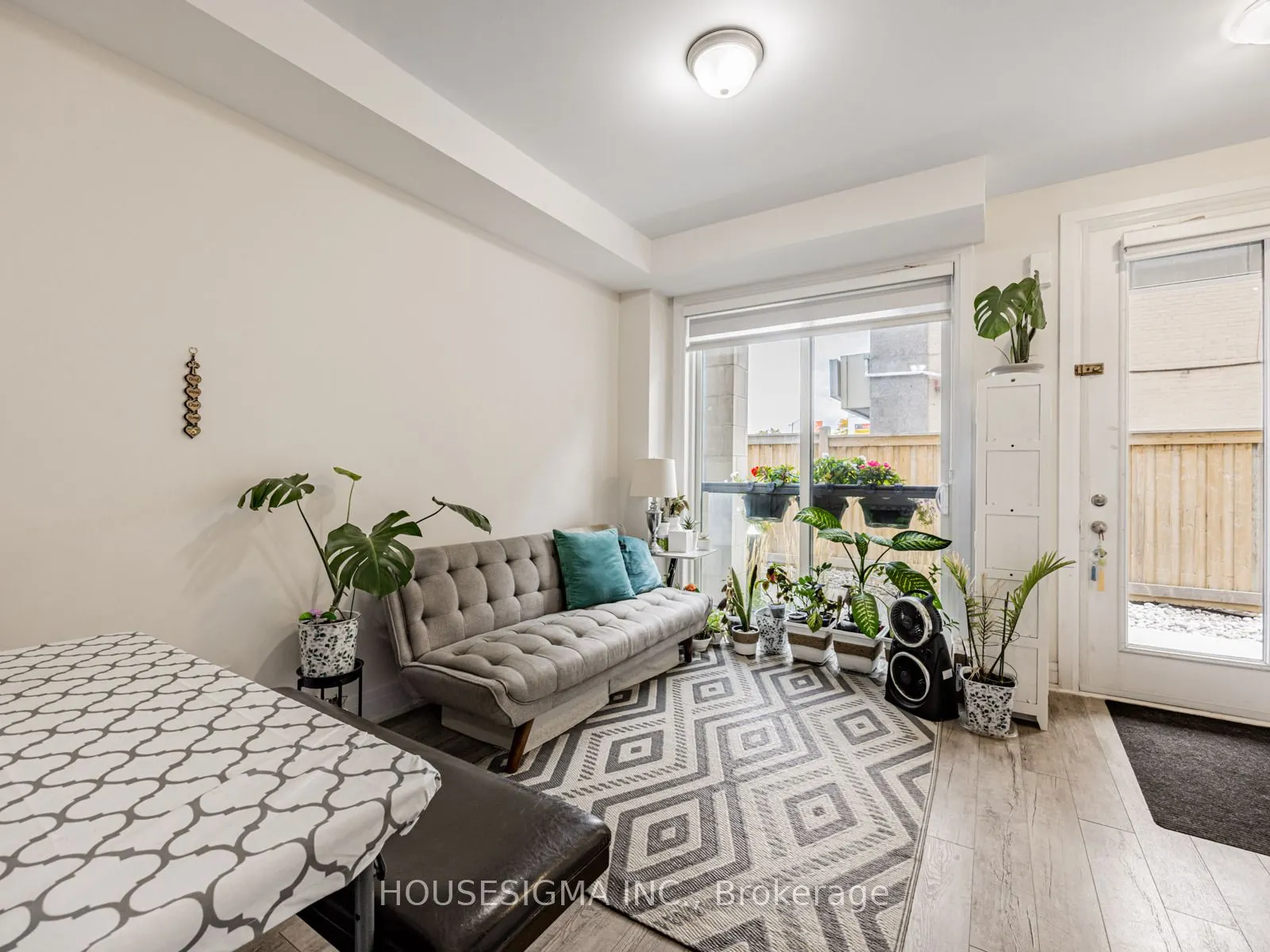 713 Lawrence Avenue W, #5