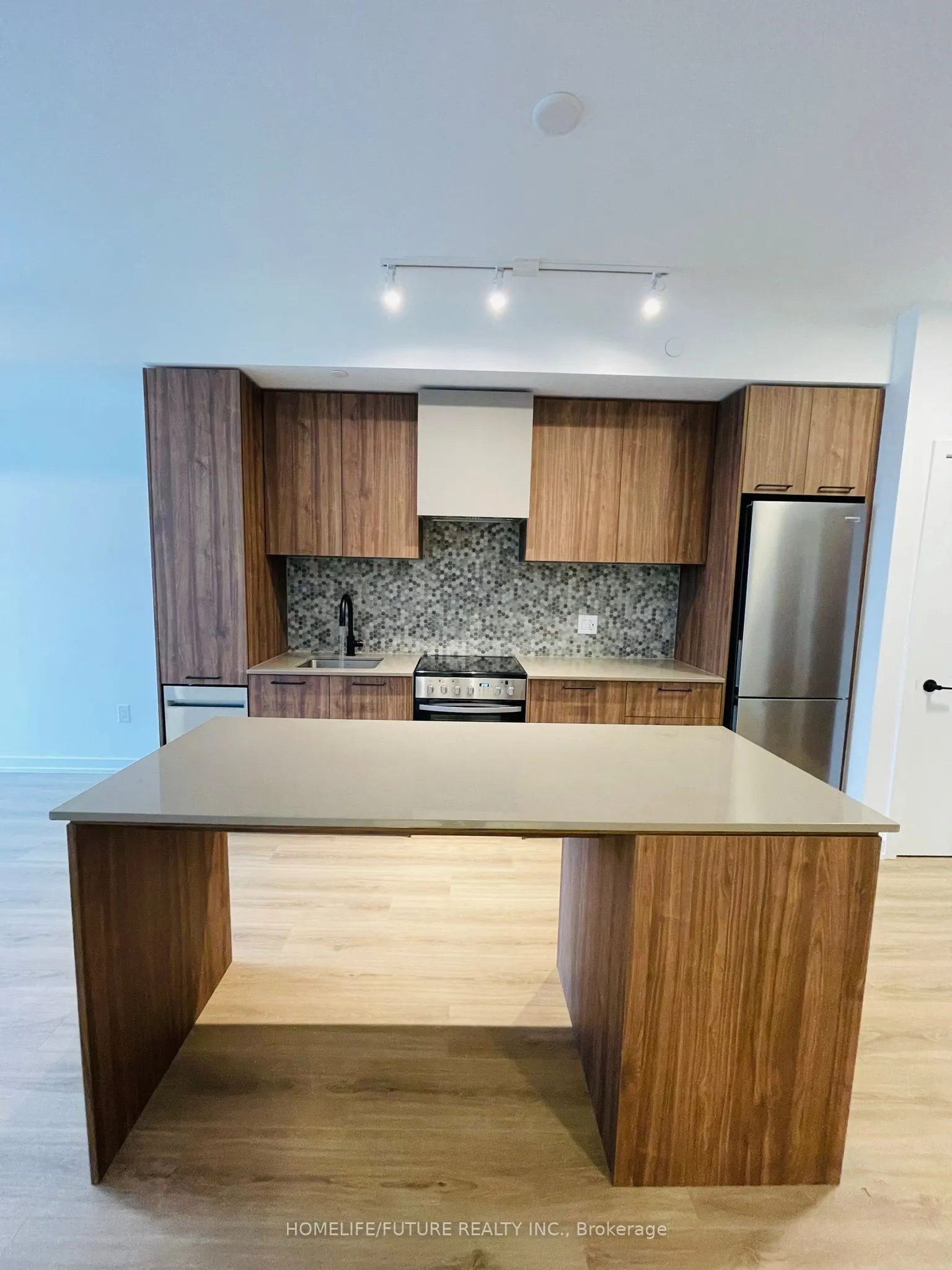 10 Lagerfeld Drive, #502