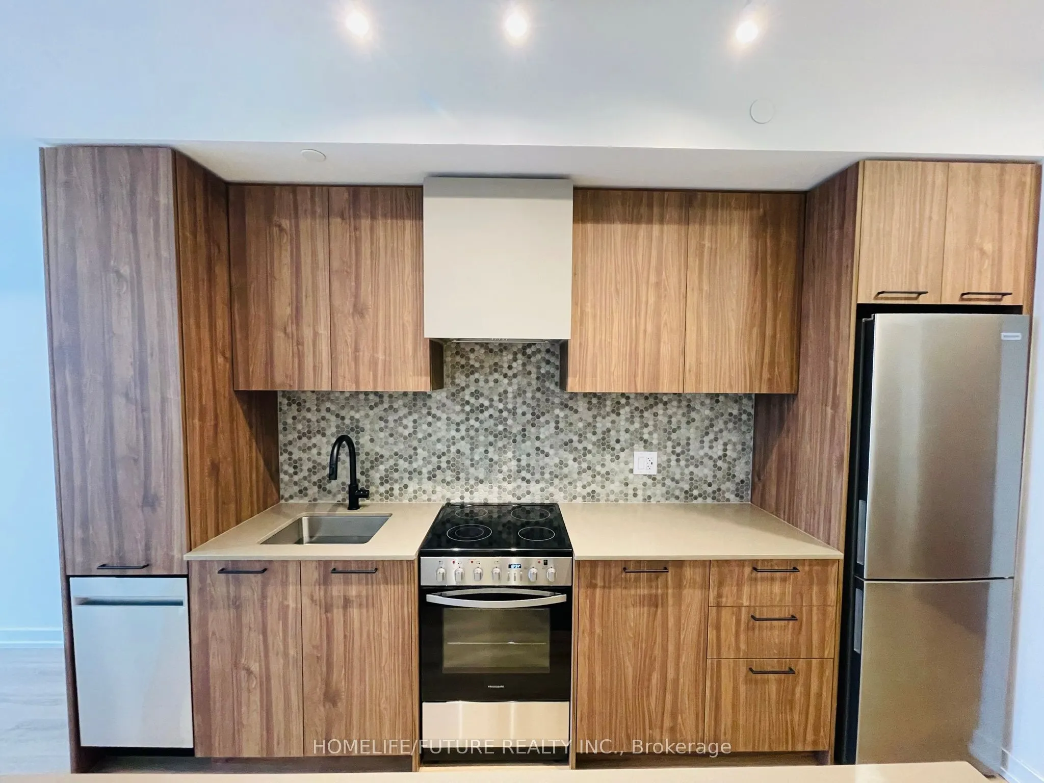 10 Lagerfeld Drive, #502