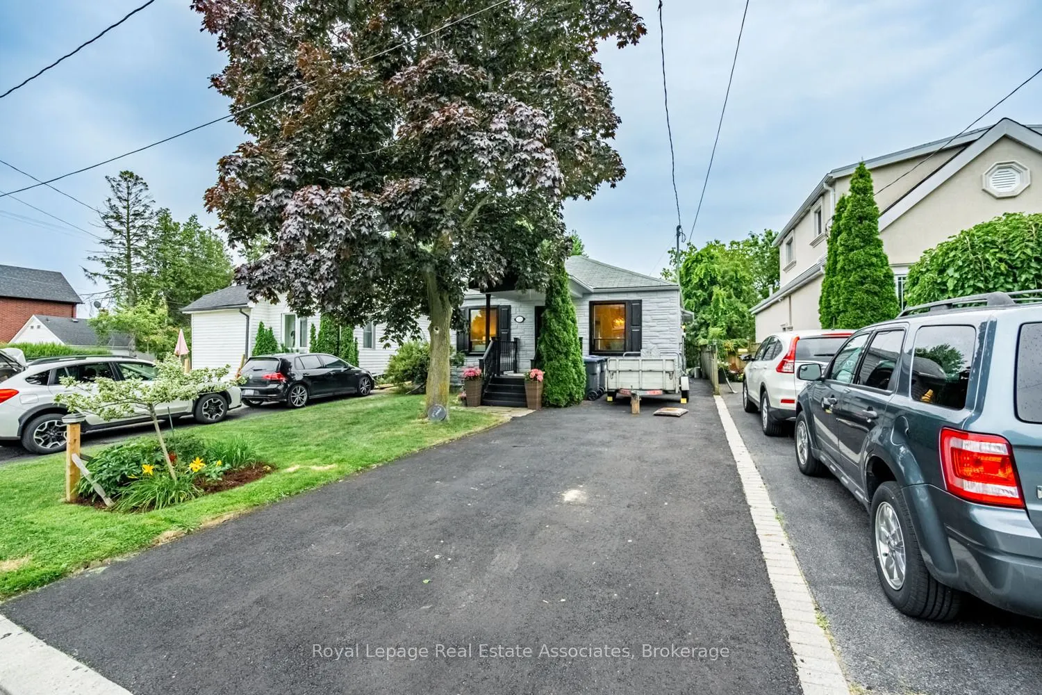 1094 Eastmount Avenue