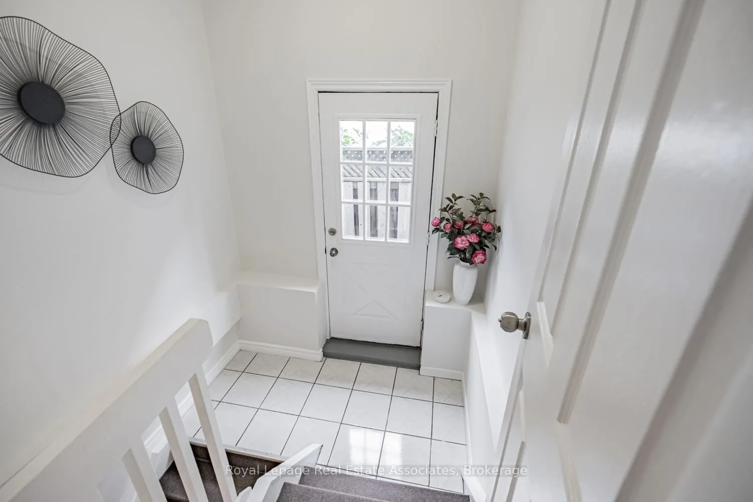 1094 Eastmount Avenue