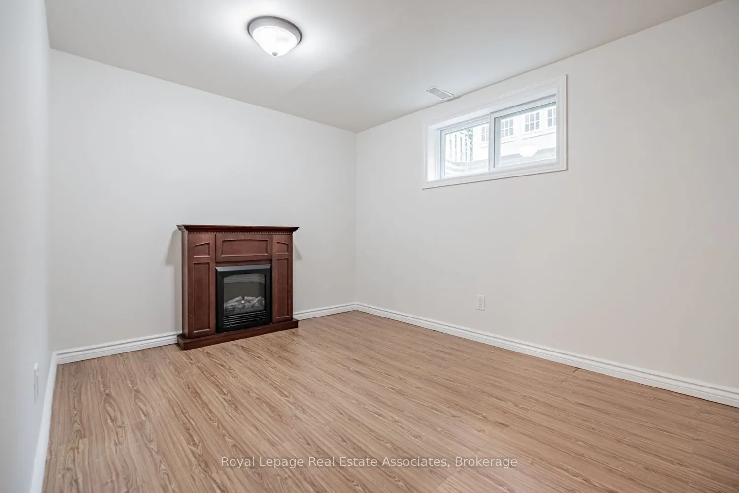 1094 Eastmount Avenue