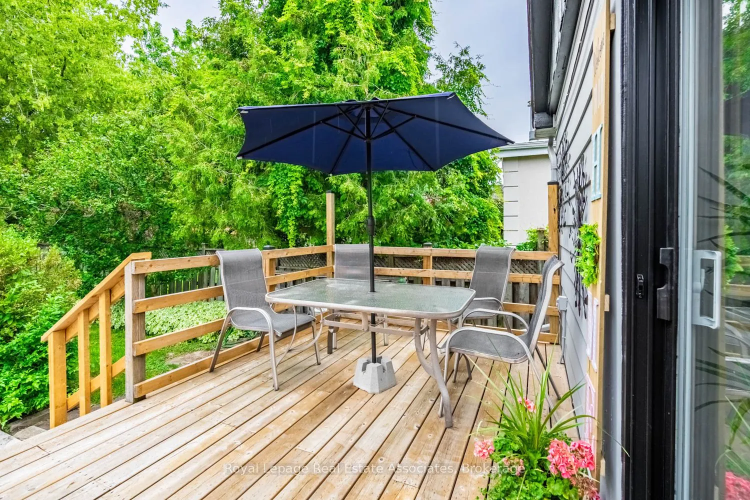 1094 Eastmount Avenue