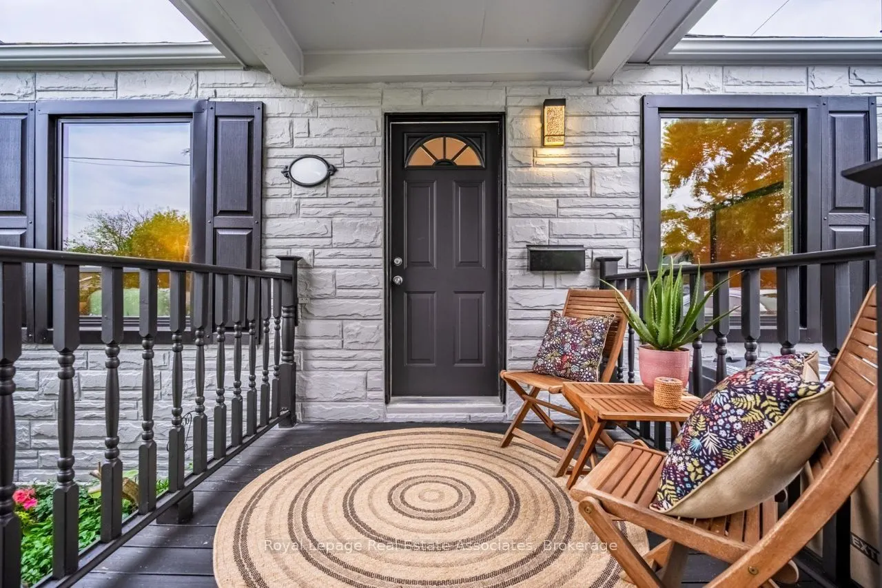 1094 Eastmount Avenue