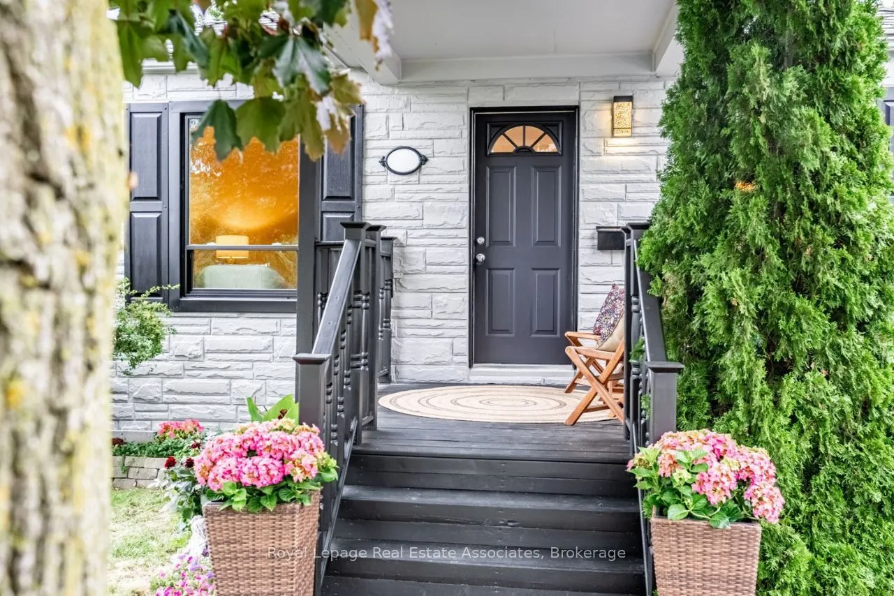 1094 Eastmount Avenue