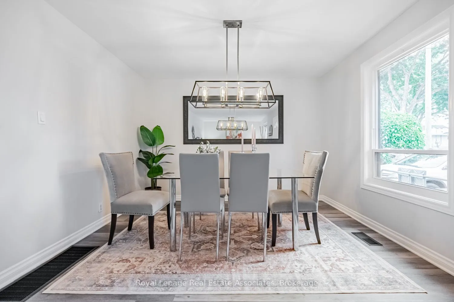 1094 Eastmount Avenue