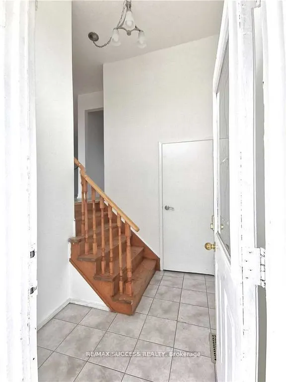 32 Martindale Crescent