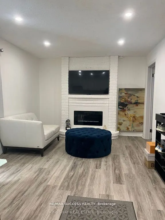 32 Martindale Crescent