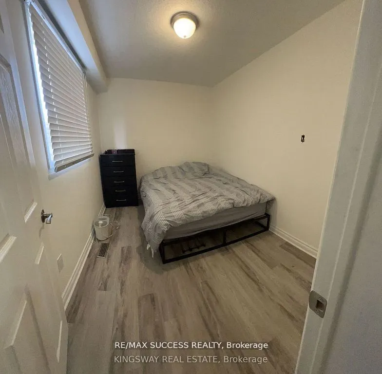 32 Martindale Crescent