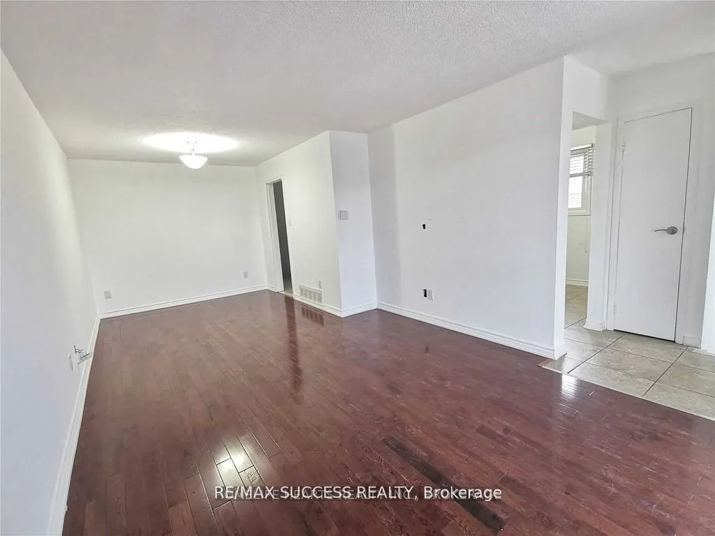 32 Martindale Crescent