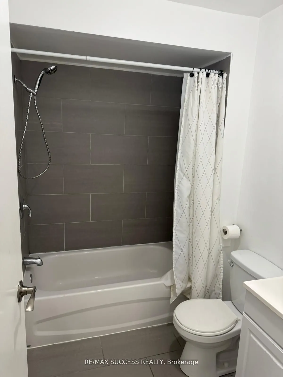 32 Martindale Crescent