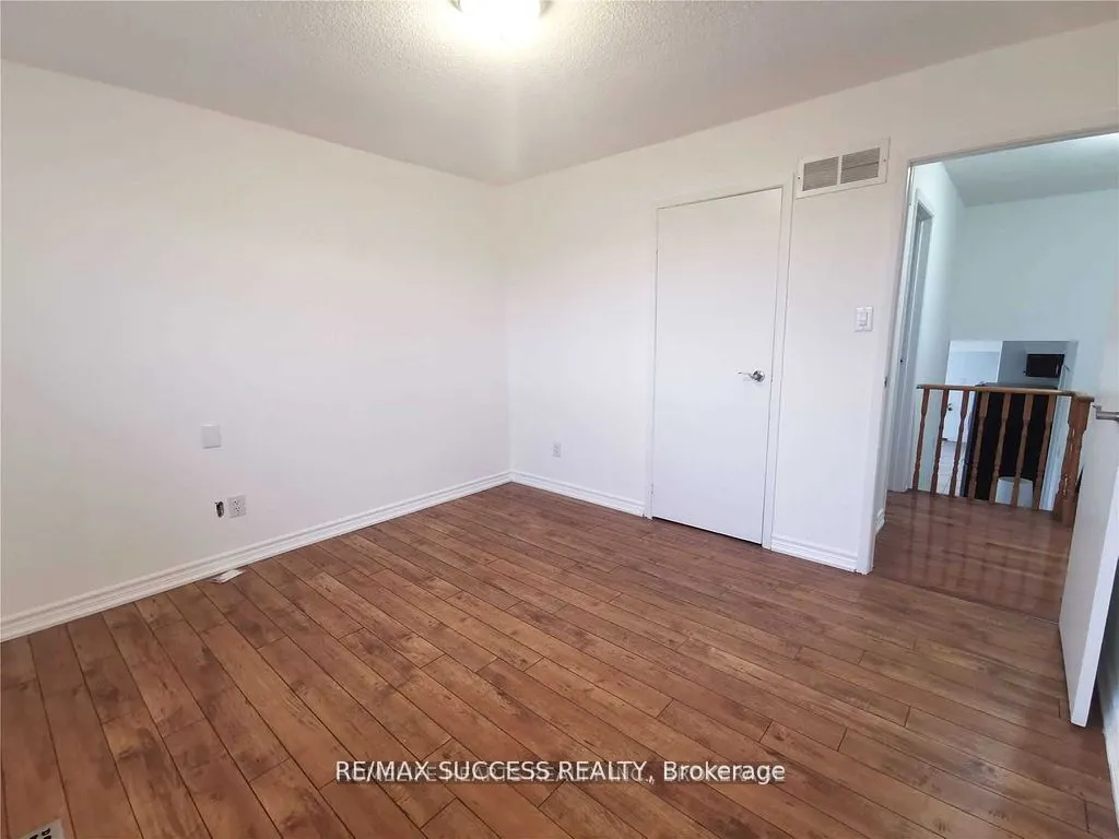 32 Martindale Crescent