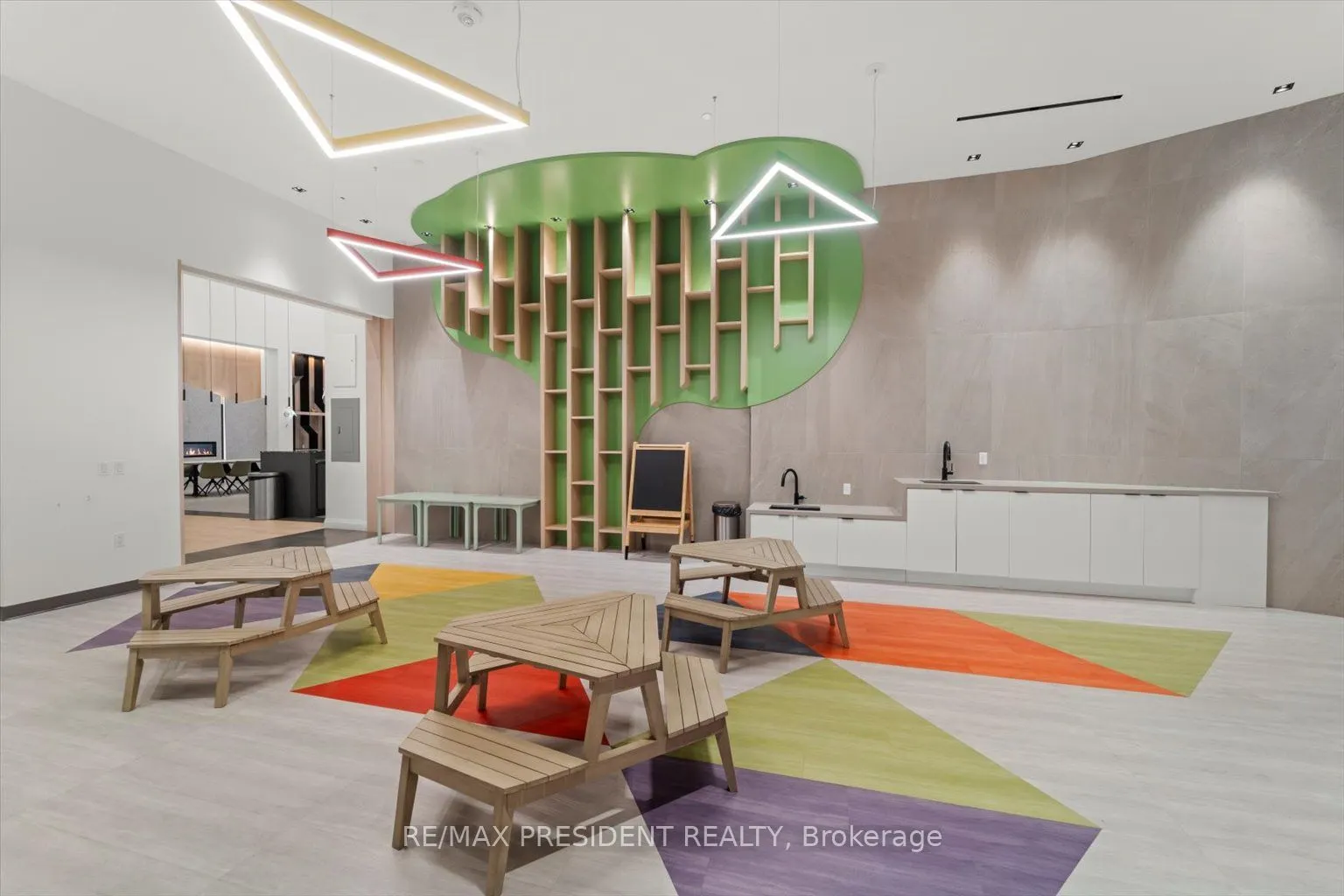 60 George Butchart Drive, #112