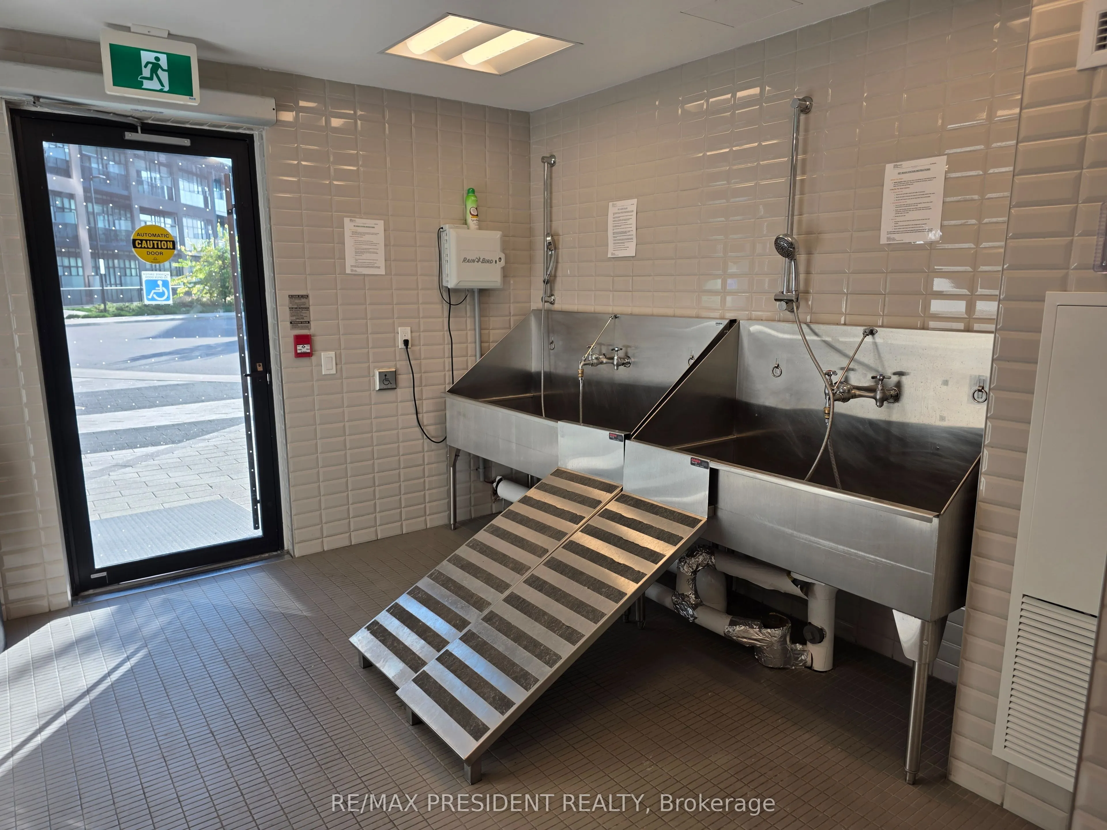 60 George Butchart Drive, #112