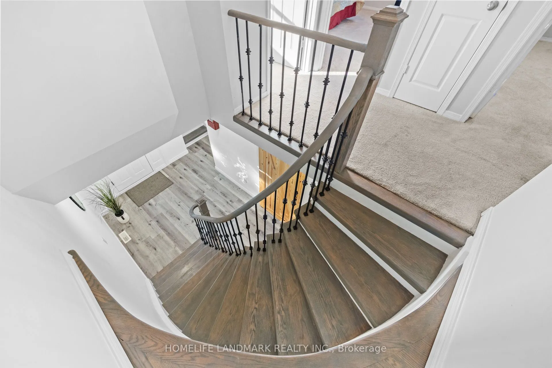 1544 Kirkrow Crescent