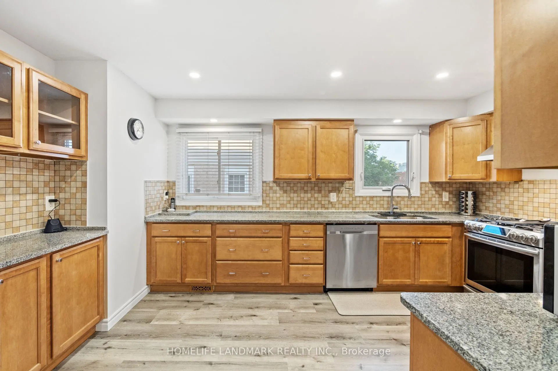 1544 Kirkrow Crescent