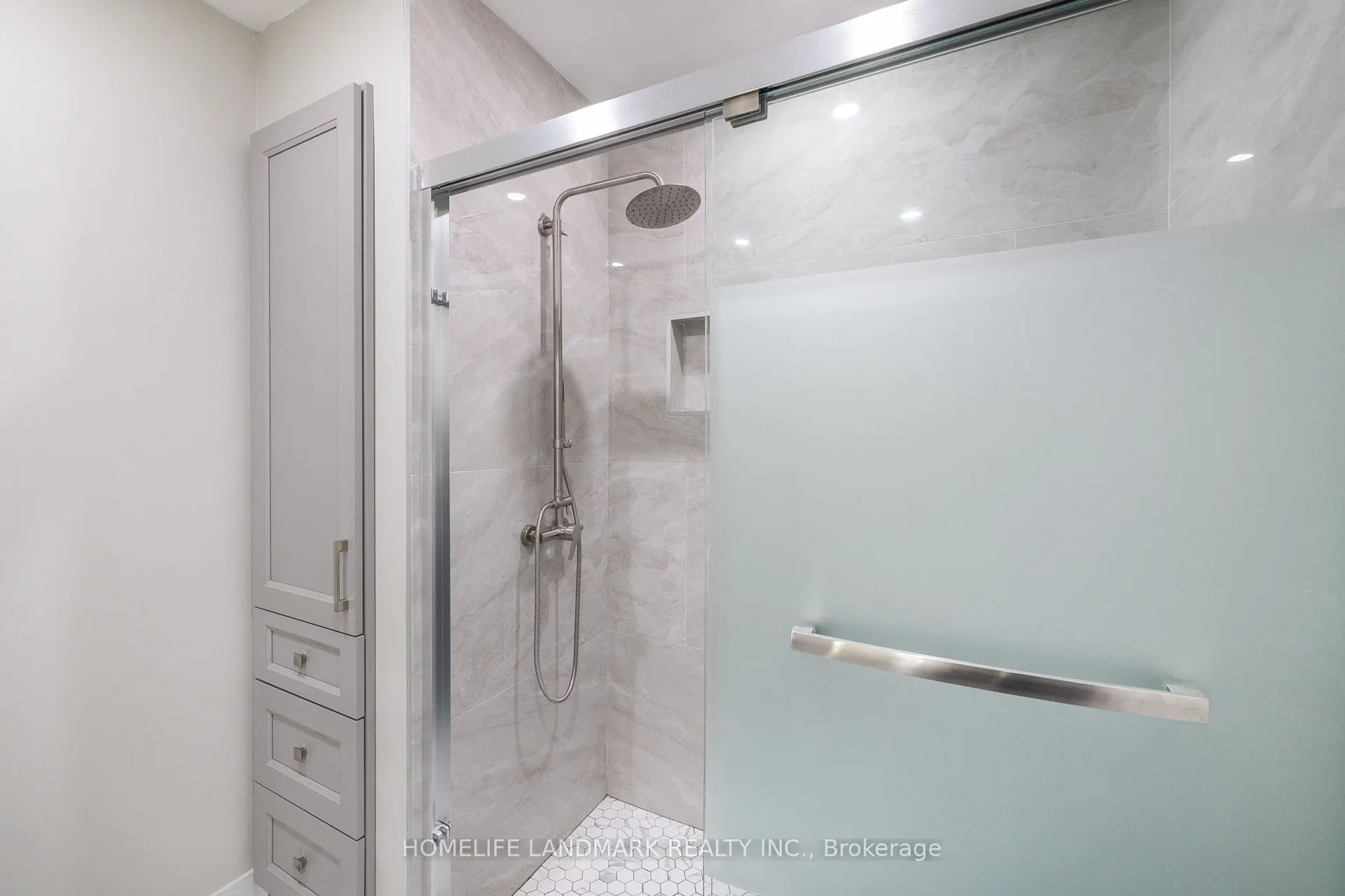 1544 Kirkrow Crescent