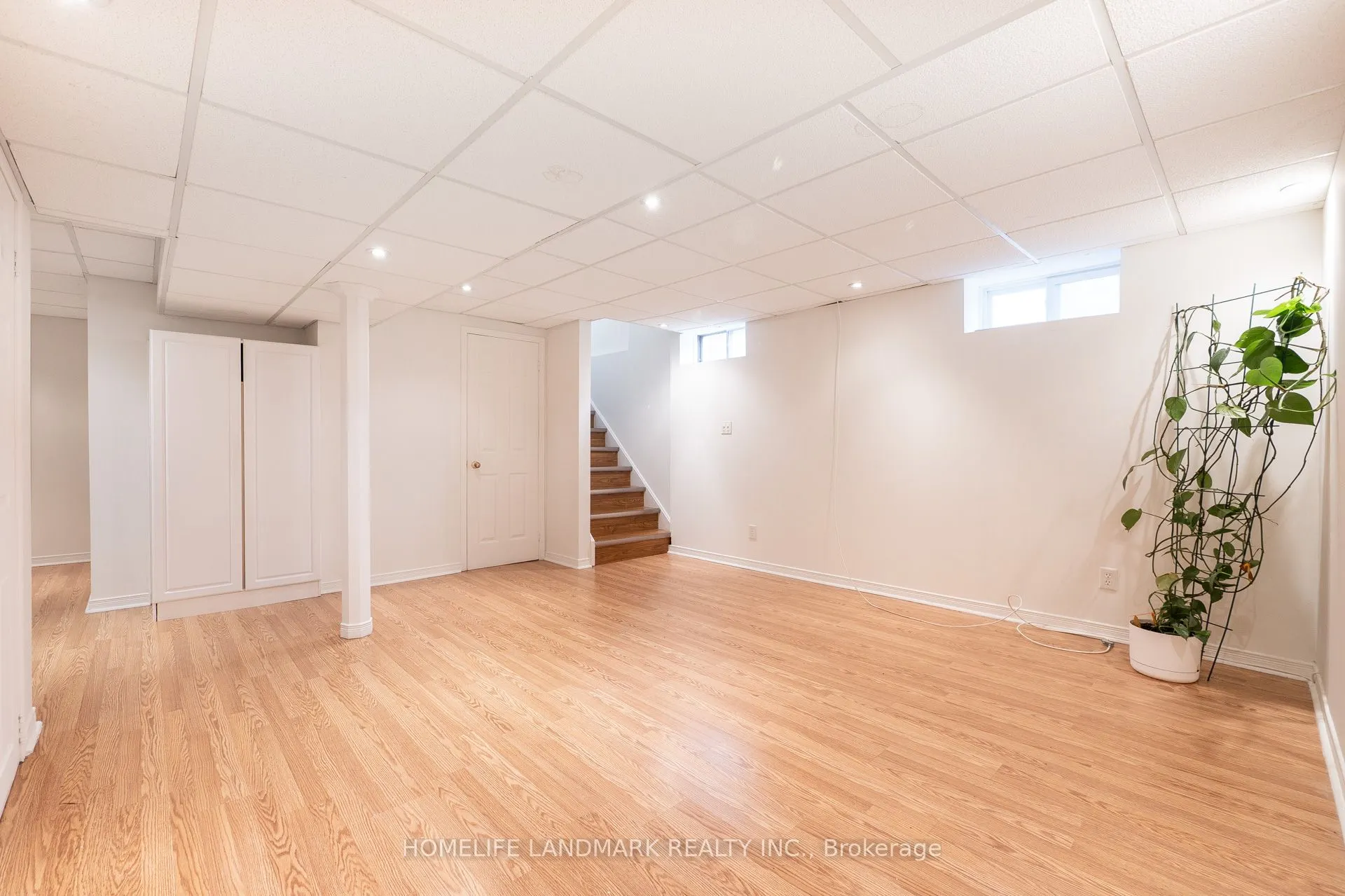 1544 Kirkrow Crescent