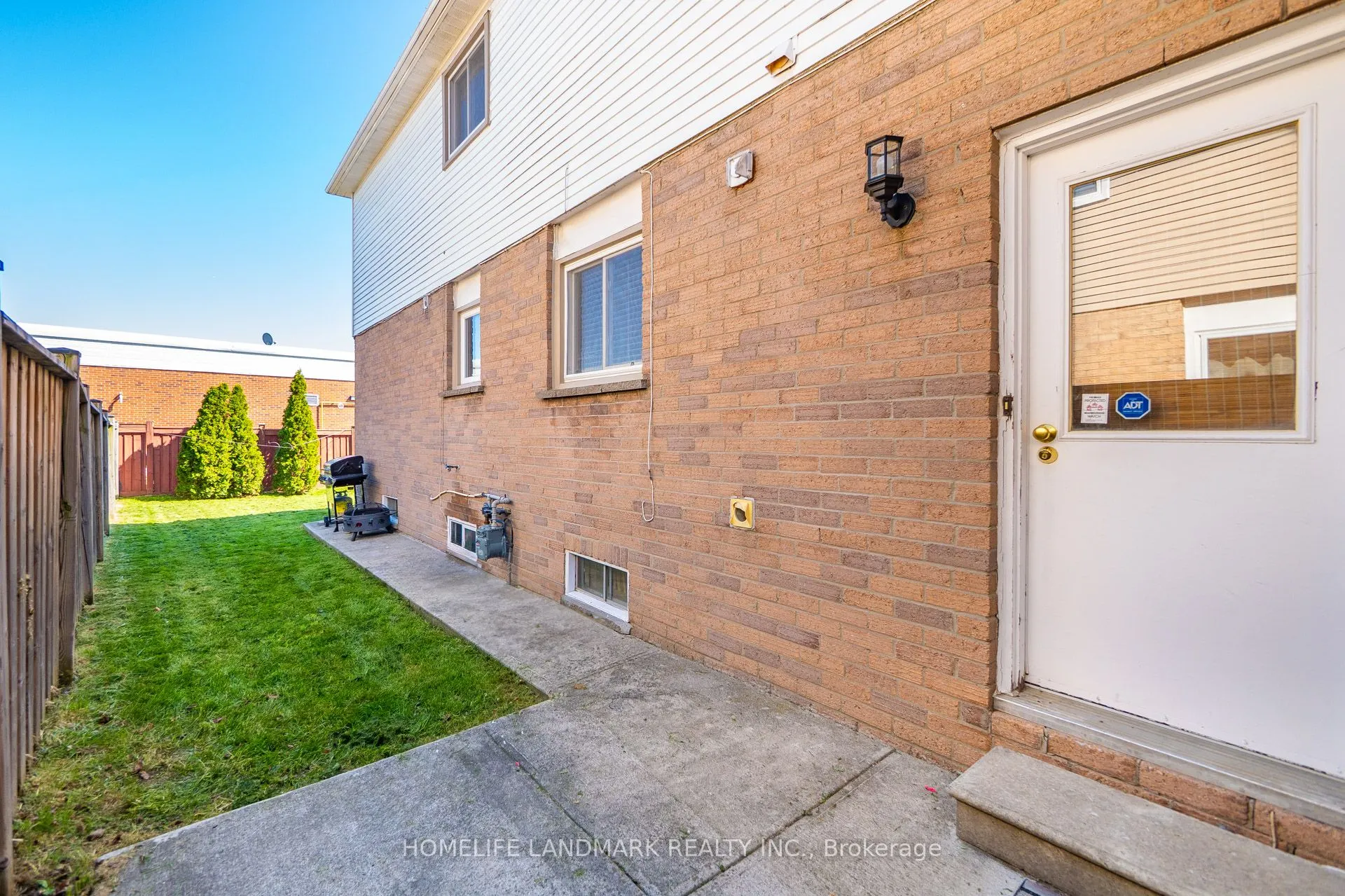 1544 Kirkrow Crescent